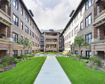 Courtyard of Reside on Irving Park